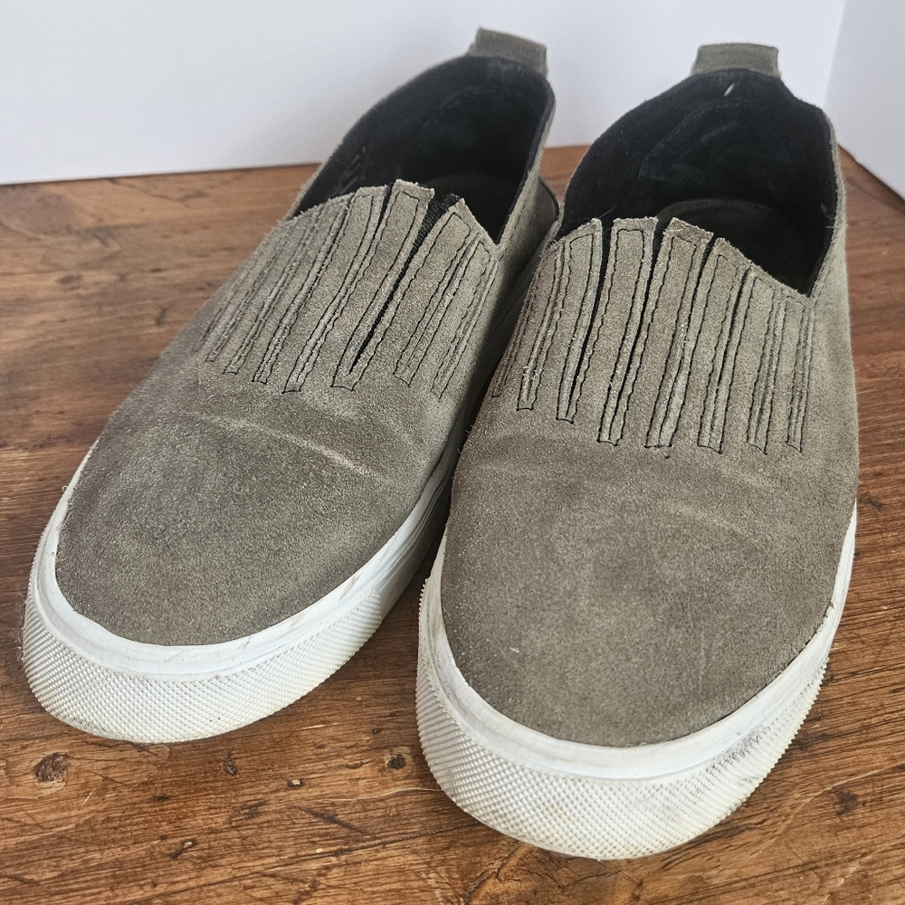 Minnetonka Gabi Suede Slip-On Shoes Grey Womens Size 8.5